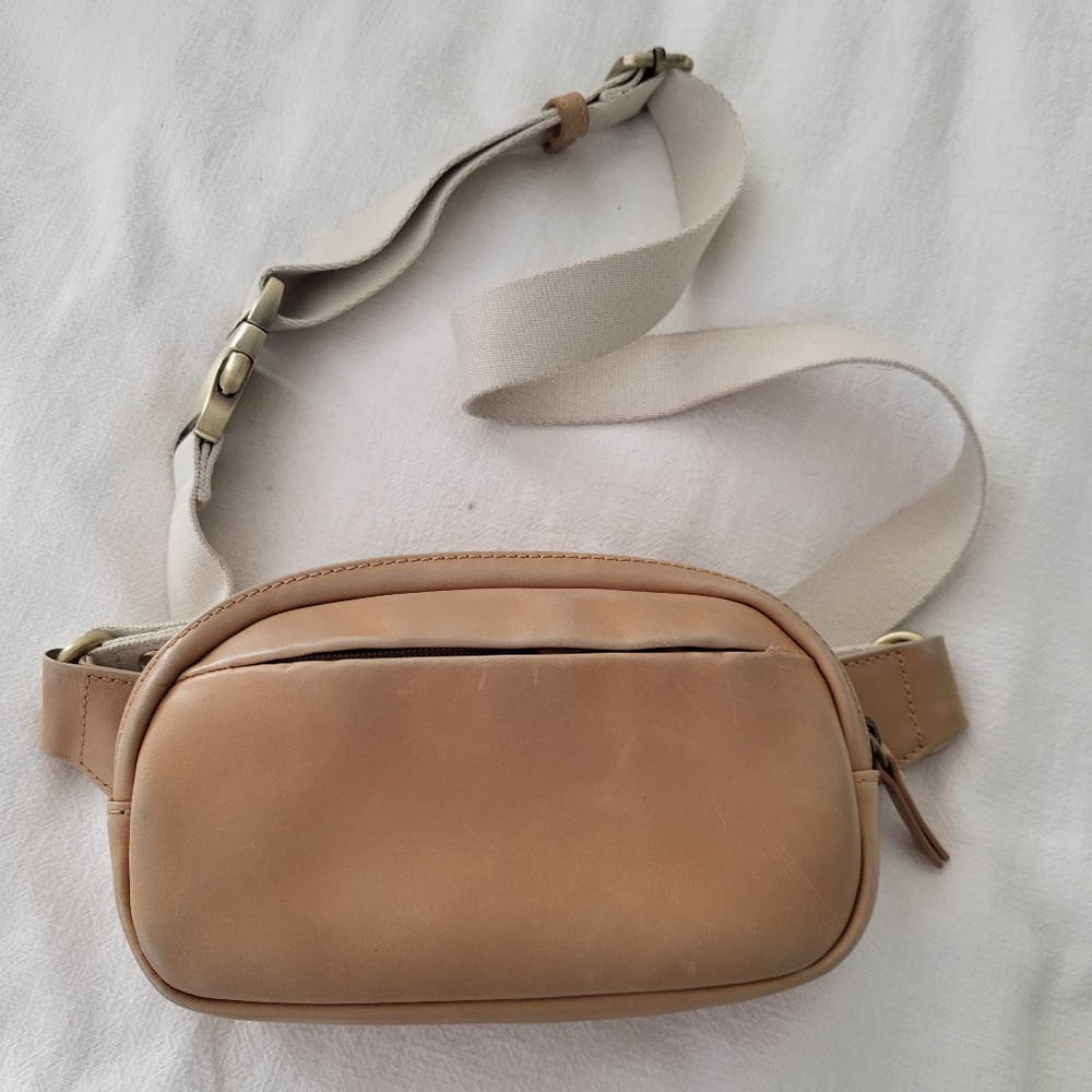 Andar Tan Leather Belt Bag / Crossbody Bag with Cream Strap And Brass Hardware